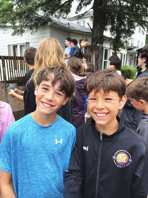 Amigos en el campamento