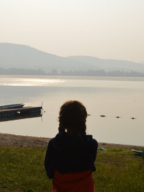 Mañana brumosa junto al lago